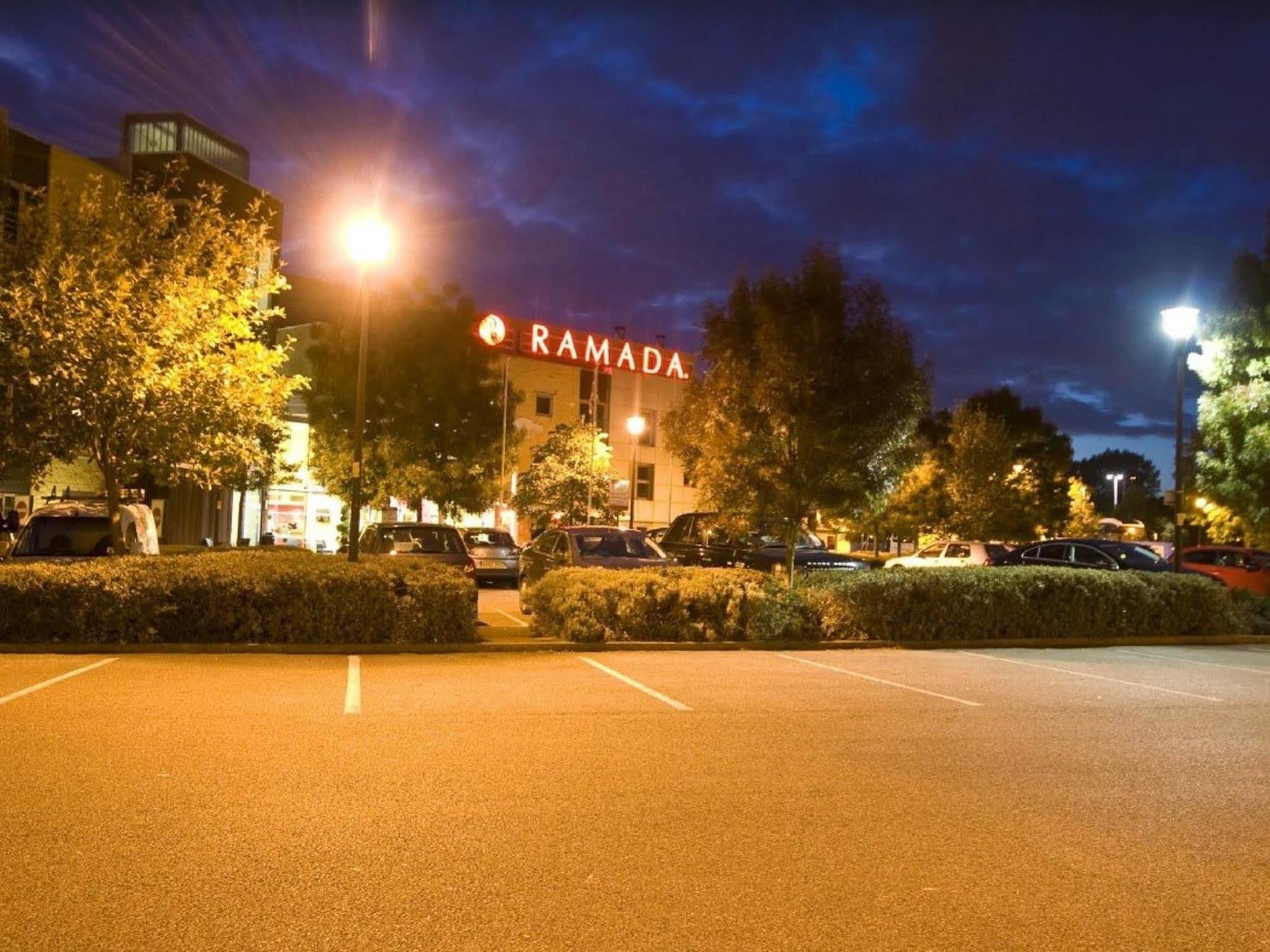 Hotel Ramada London North Edgware Exteriér fotografie